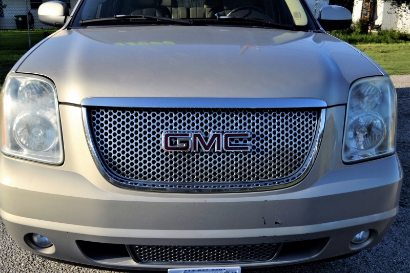 moto-MAZAUGUES-min_gmc-yukon-truck-grill-2828425